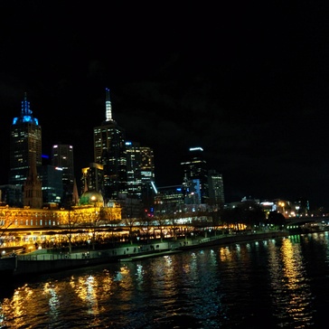 Melbourne skyline from Southbank at night