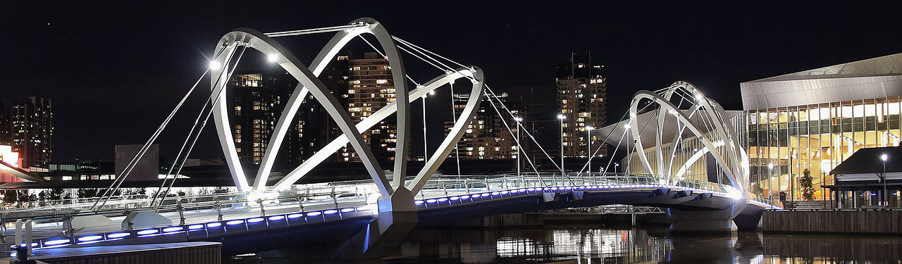 "Night View of Grimshaw Architects Seafarers Footbridge at South Wharf, Melbourne" CC BY-SA 2.0 DE by Donaldytong