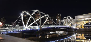 "Night View of Grimshaw Architects Seafarers Footbridge at South Wharf, Melbourne" CC BY-SA 2.0 DE by Donaldytong